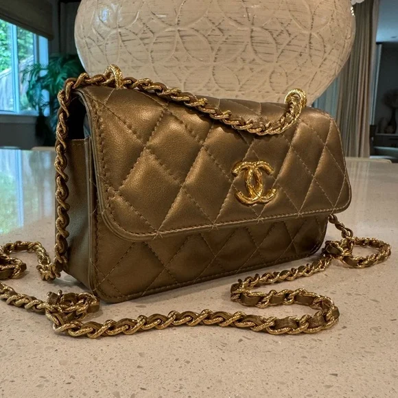 Rare CHANEL Mini Quilted Flap Bag - Picture 7 of 14